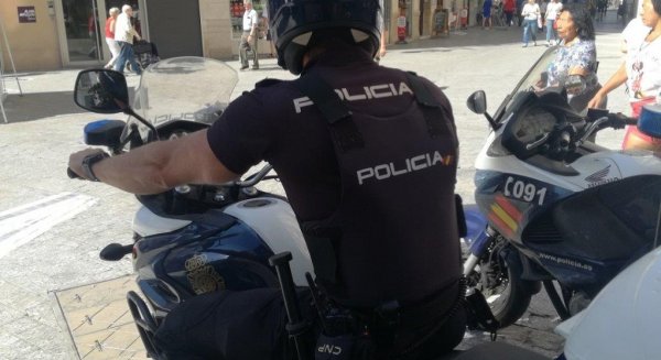 La Policía Nacional detiene a una mujer responsable de una estafa a través del timo de la lotería