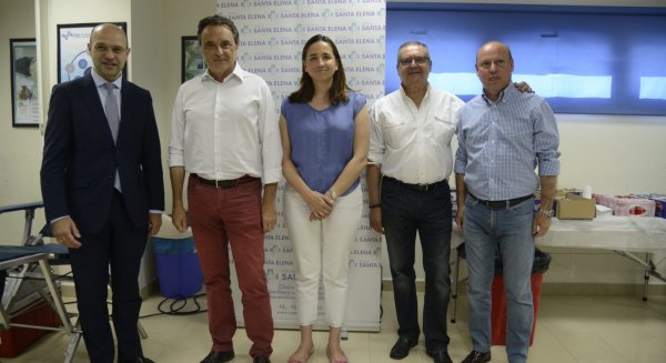 El Ayuntamiento de Torremolinos y la Clínica Santa Elena quieren concienciar sobre la necesidad de donar sangre durante el verano