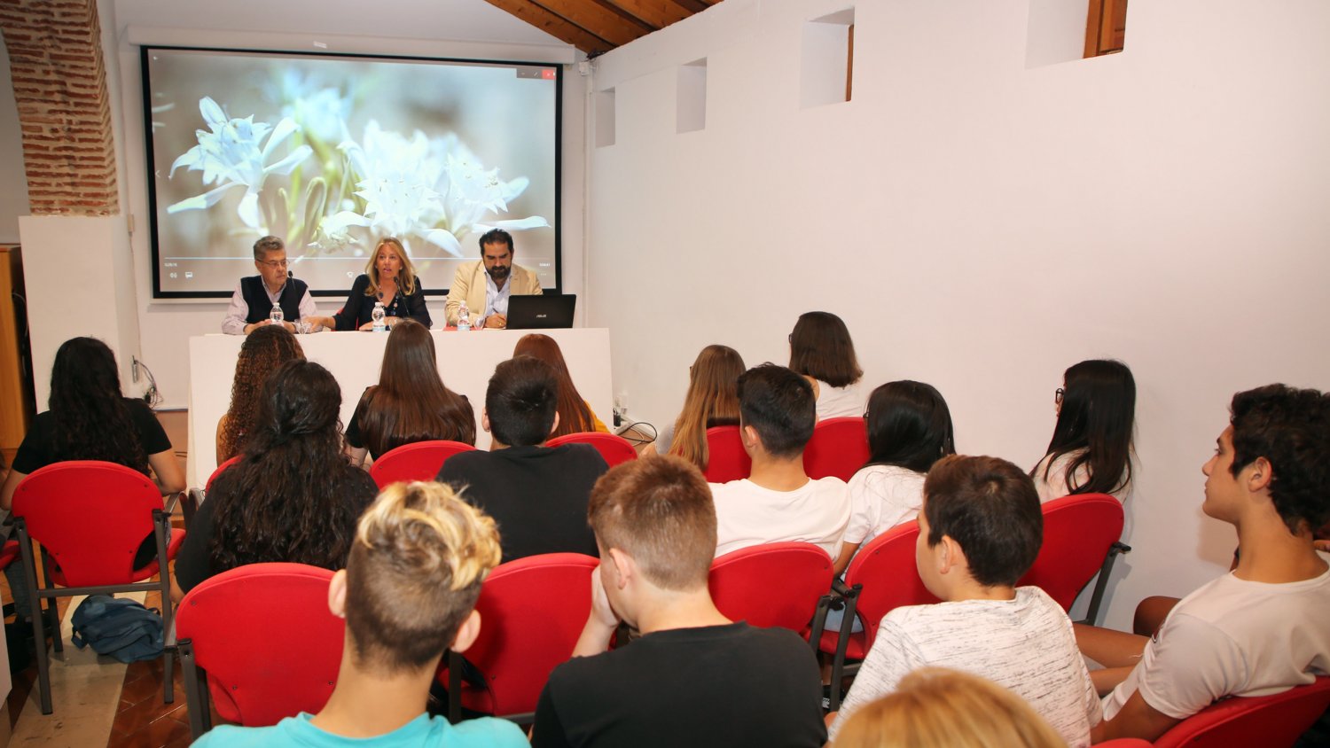 Marbella conmemora el Día Mundial del Medio Ambiente elogiando la labor de los centros educativos que participan en 'apadrinamiento dunar'