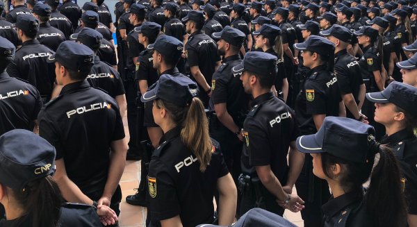 La Policía Nacional detiene a los autores de un atraco con arma blanca en una farmacia y recupera parte del botín
