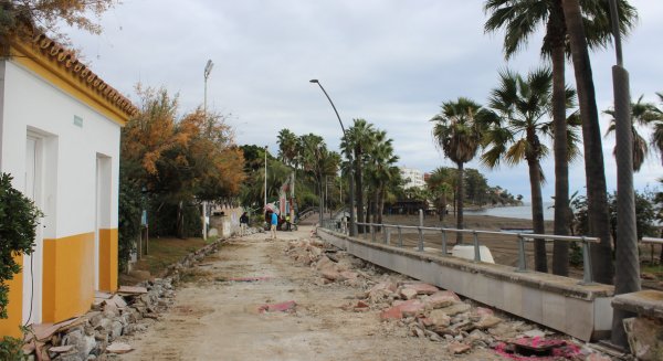 Estepona comienza la última fase de la remodelación integral de los dos kilómetros del paseo marítimo