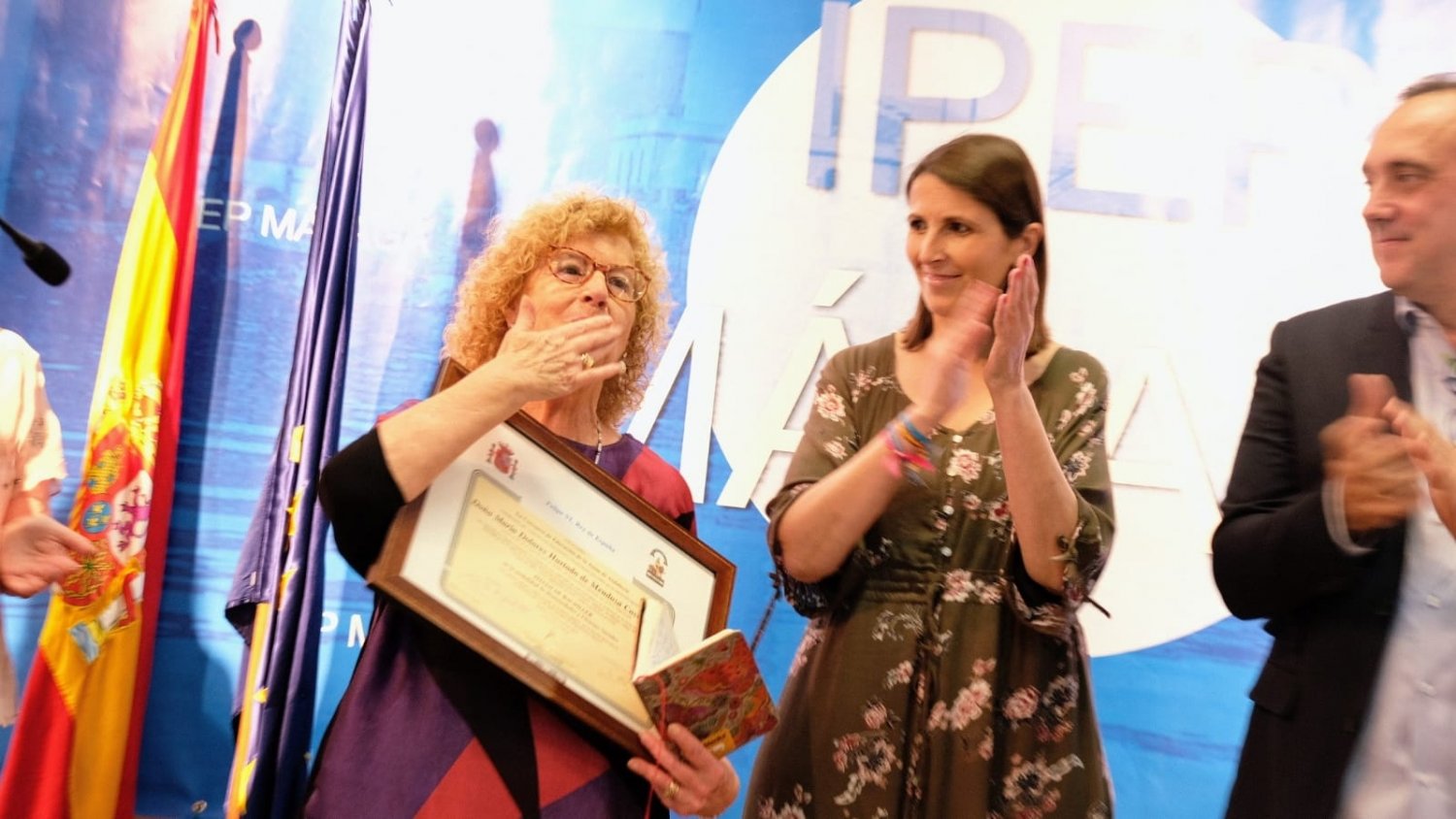 Una alumna del Instituto Provincial de Educación Permanente de Málaga obtiene el título de bachillerato con 83 años