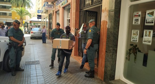 Cinco personas han sido detenidas en una operación contra el blanqueo de dinero procedente del narcotráfico