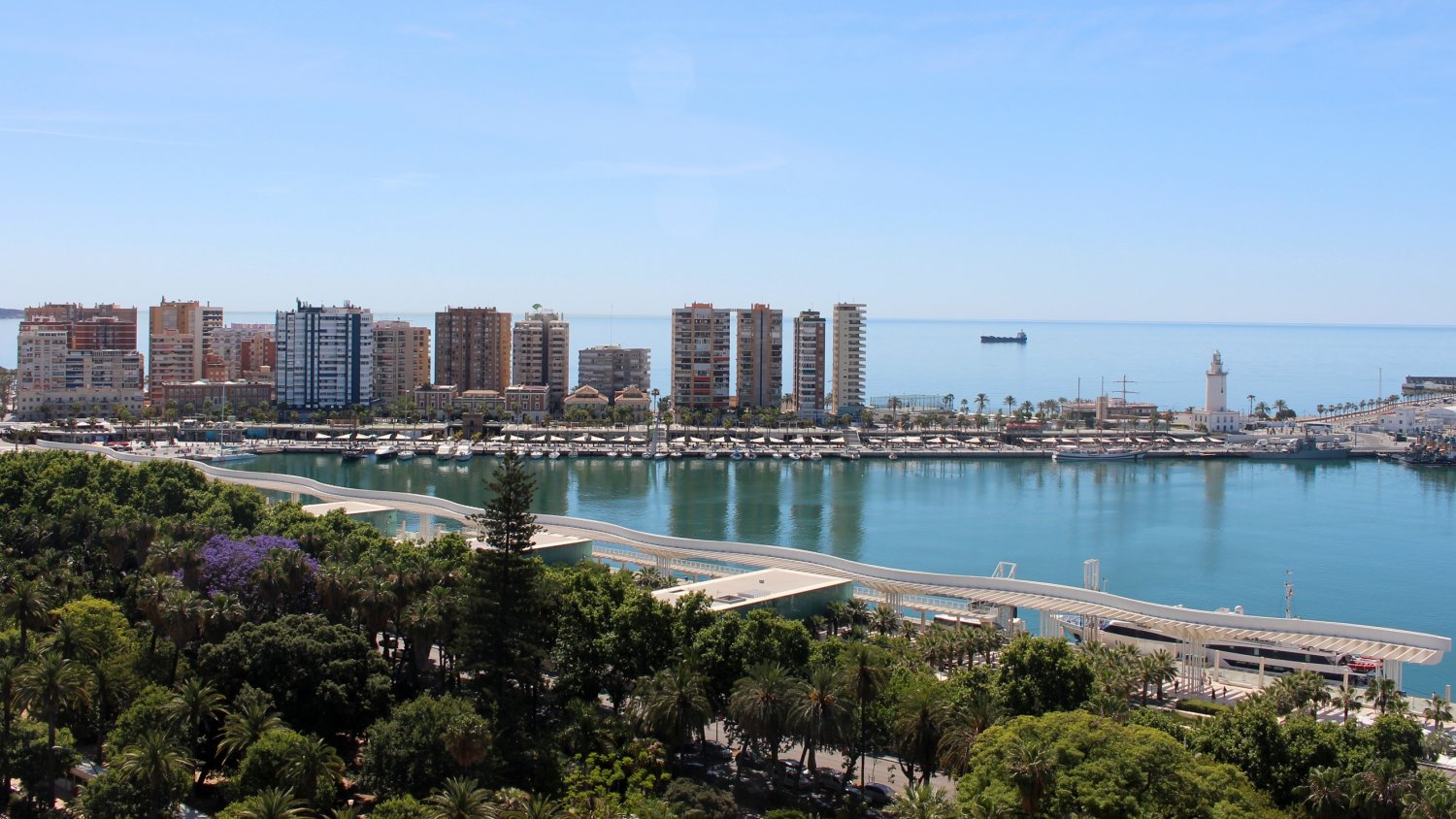 Tres empresas optan a la ocupación y explotación de una dársena de megayates en los muelles 1 y 2  del puerto de Málaga