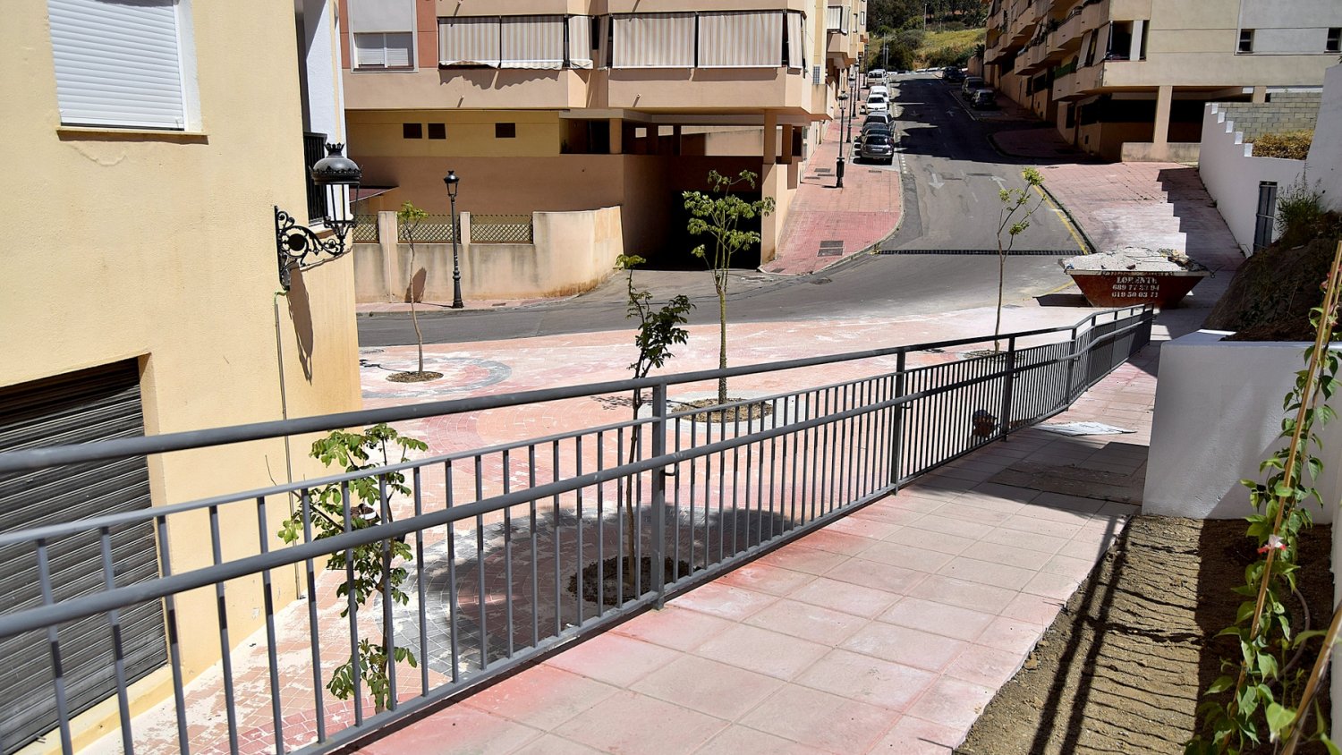 El Ayuntamiento de Estepona concluye la construcción de una plaza pública en la barriada ‘Mar y Sierra’