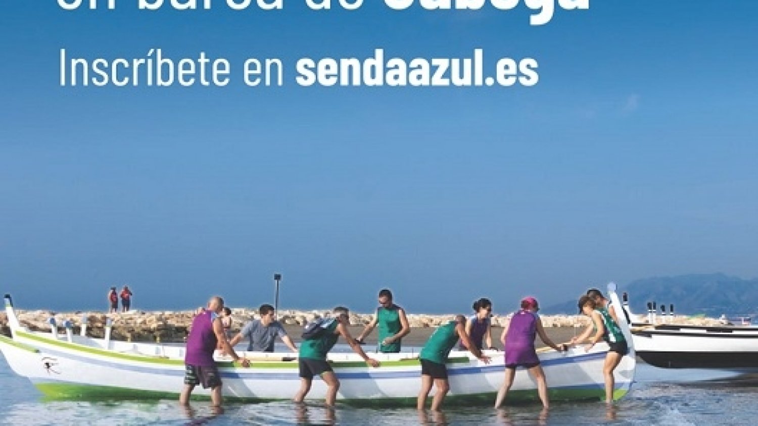 Senda Azul fomenta la cultura marinera con un bautismo de remo en barca de jábega