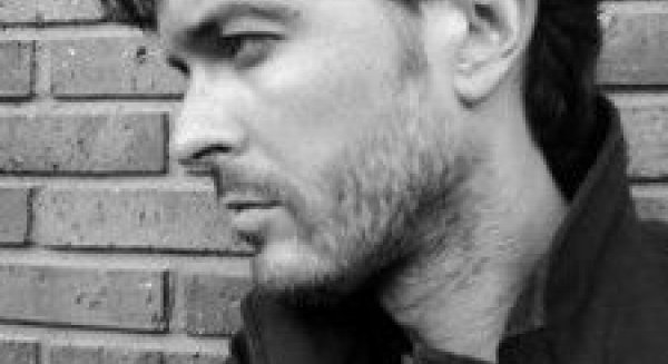 El escritor Javier Puche participará en una nueva cita del ciclo 'Tecleando el misterio. Jazz y poesía bajo las estrellas' el viernes 31 de mayo