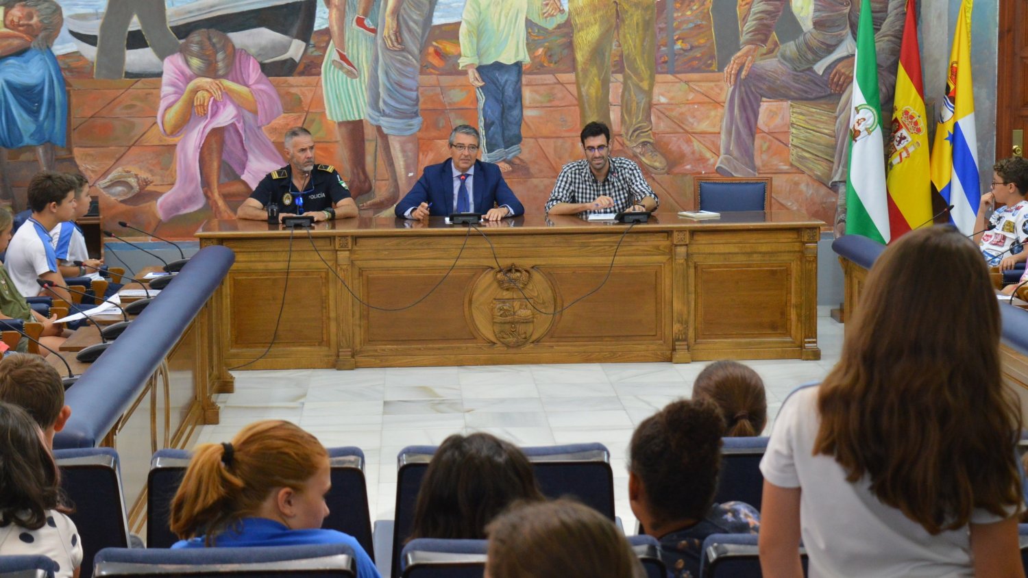 Centros escolares de Rincón de la Victoria participa en un pleno infantil para trasladar al alcalde sus peticiones en materia de movilidad sostenible
