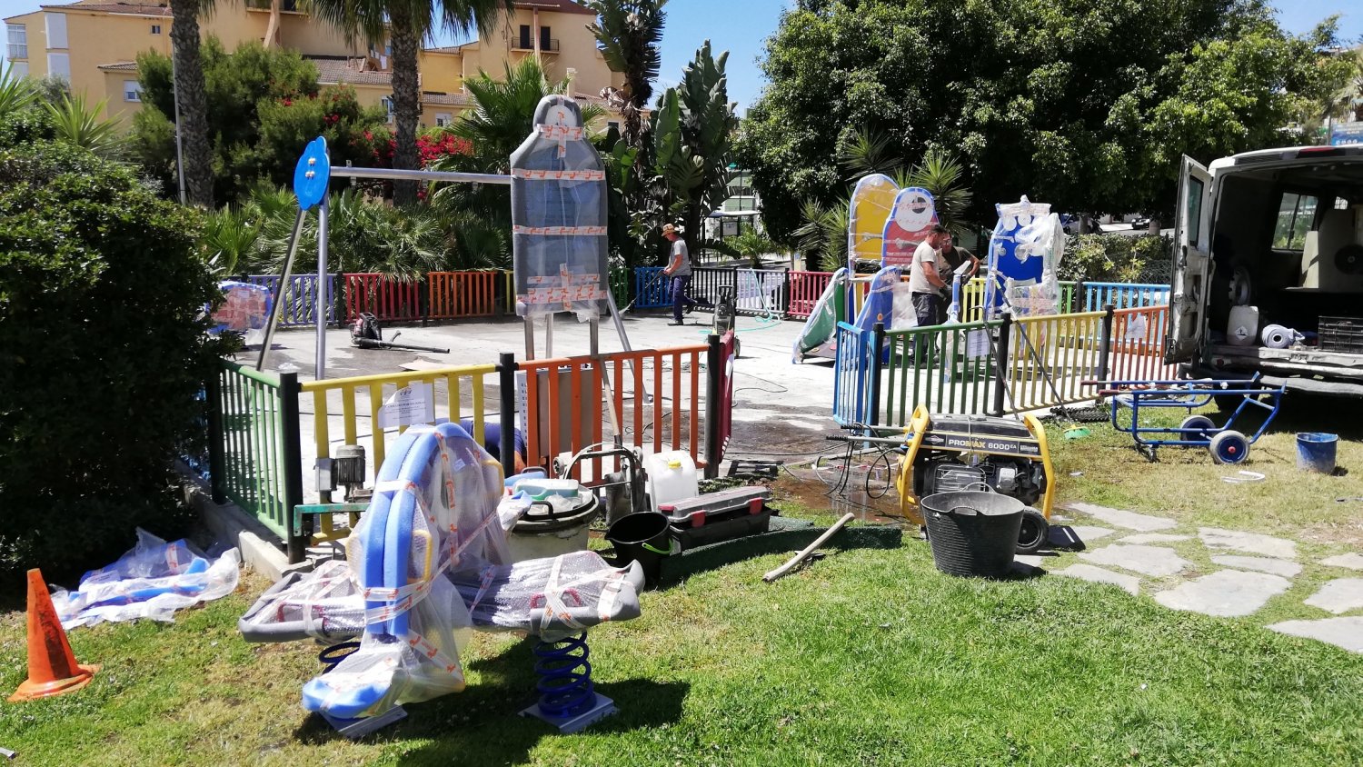 El Ayuntamiento de Rincón de la Victoria continúa con el Plan de mejoras y rehabilitación de parques infantiles en las zonas de Los Rubios y la Aurora