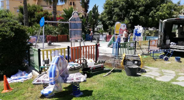El Ayuntamiento de Rincón de la Victoria continúa con el Plan de mejoras y rehabilitación de parques infantiles en las zonas de Los Rubios y la Aurora
