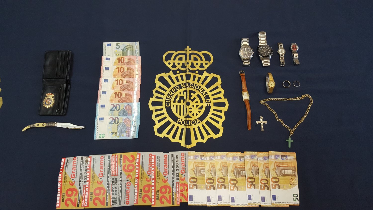 La Policía Nacional detiene a un falso policía por asaltar a un joven víctima de una trampa en la compraventa de un teléfono