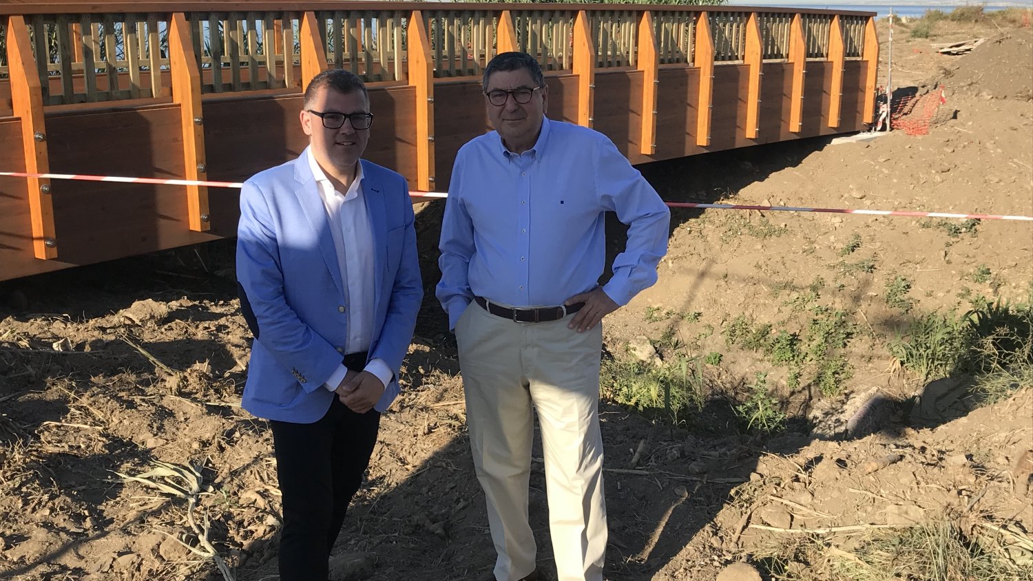 Moreno Ferrer visita la primera fase de la Senda Litoral entre Benajarafe y Chilches