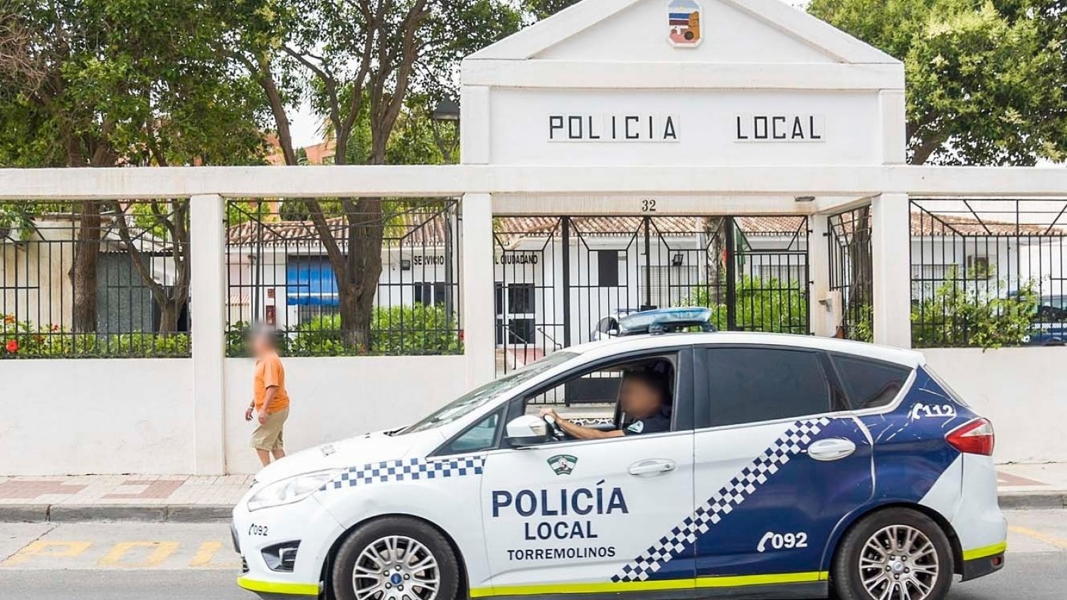 La Policía Local de Torremolinos frustra el robo de una heladería y detiene a cuatro individuos
