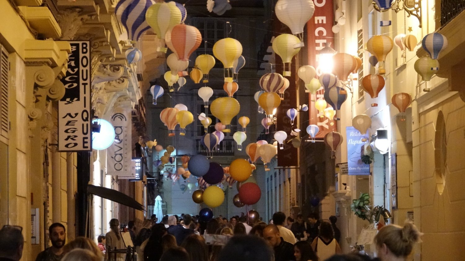 La XII Noche en Blanco roza las 190.000 visitas y consolida las acciones artísticas en la calle