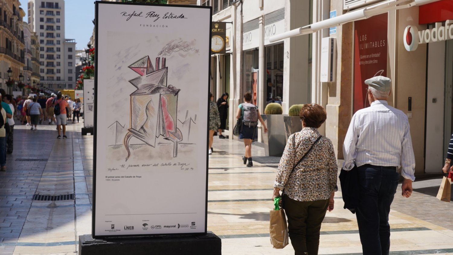 La calle Larios se convierte en una galería de arte para acoger la obra de Rafael Pérez Estrada