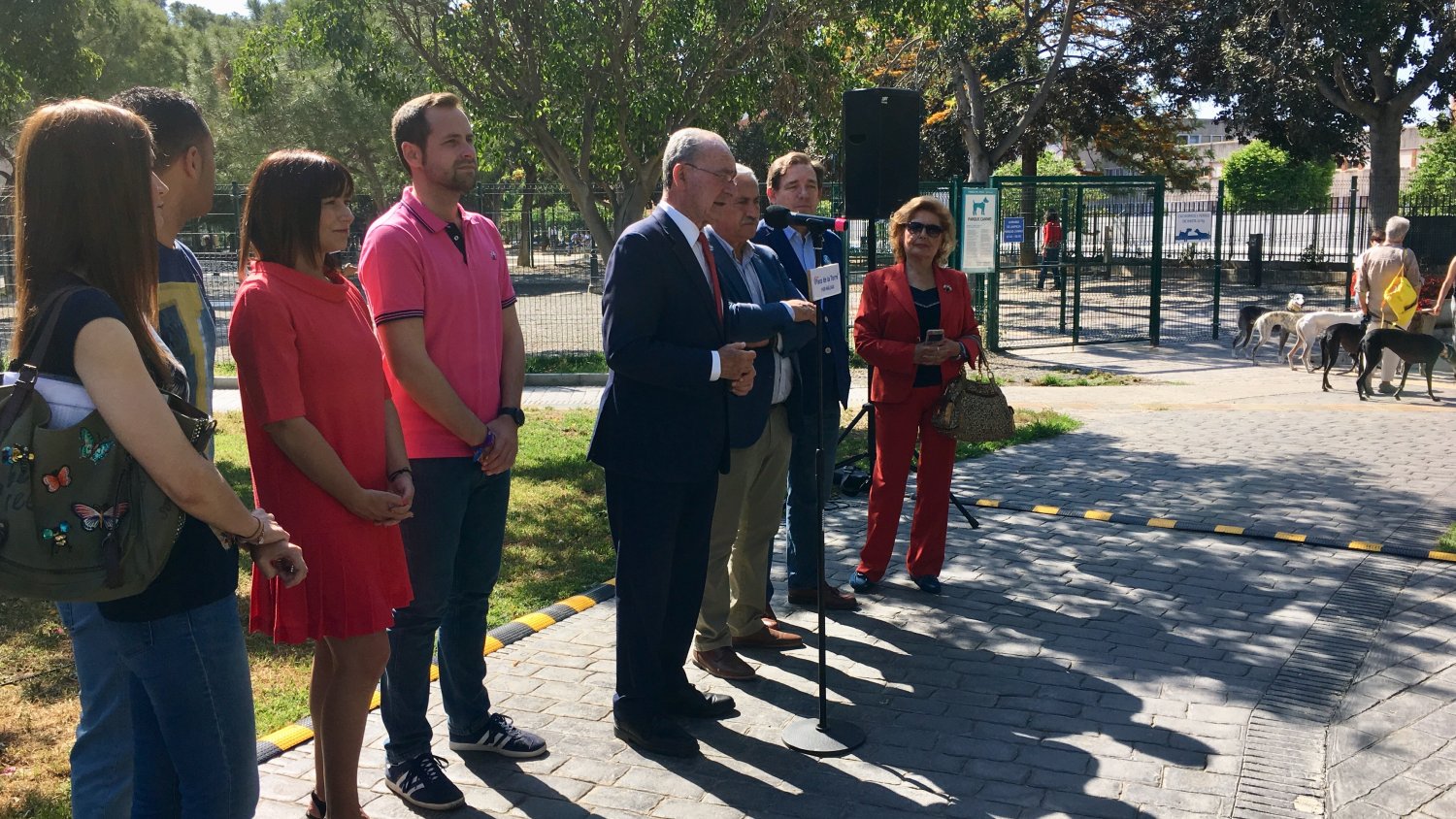 De la Torre propone que los perros de hasta diez kilos puedan viajar en los autobuses de la EMT
