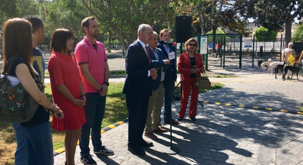 De la Torre propone que los perros de hasta diez kilos puedan viajar en los autobuses de la EMT