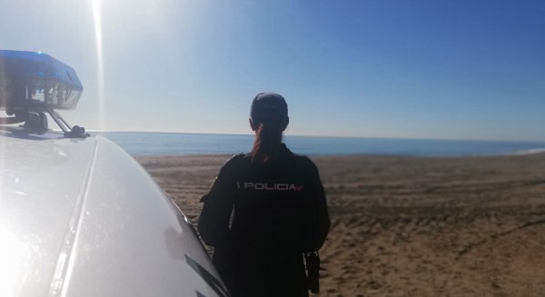 La Policía Nacional detiene a una mujer por la sustracción de un móvil de alta gama con el método del hurto “cariñoso”