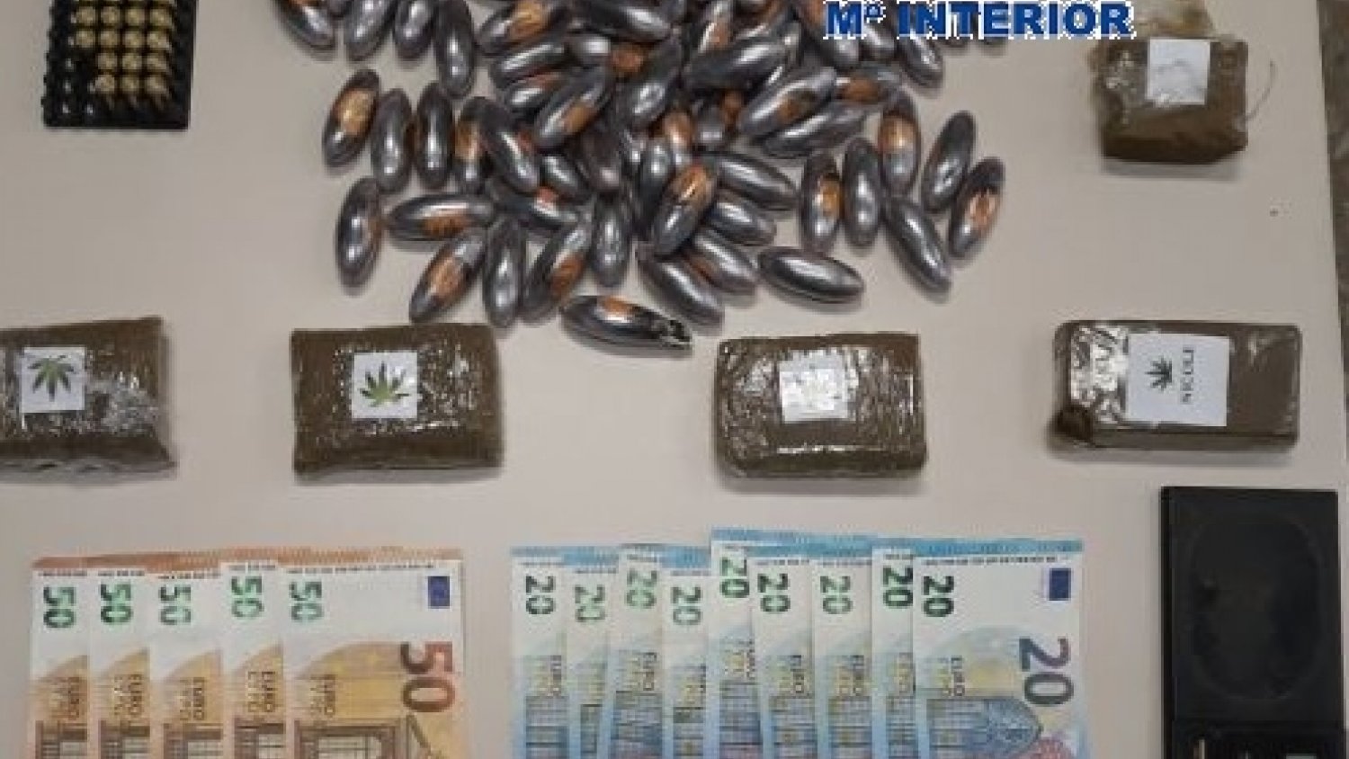 La Policía nacional desmantela un punto de venta de hachís y detiene a una pareja por un delito de tráfico de drogas