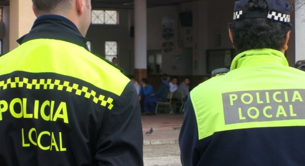 La Policía Local detiene a un hombre que encerró a su pareja tras amenazarla de muerte poniendole un machete en el cuello
