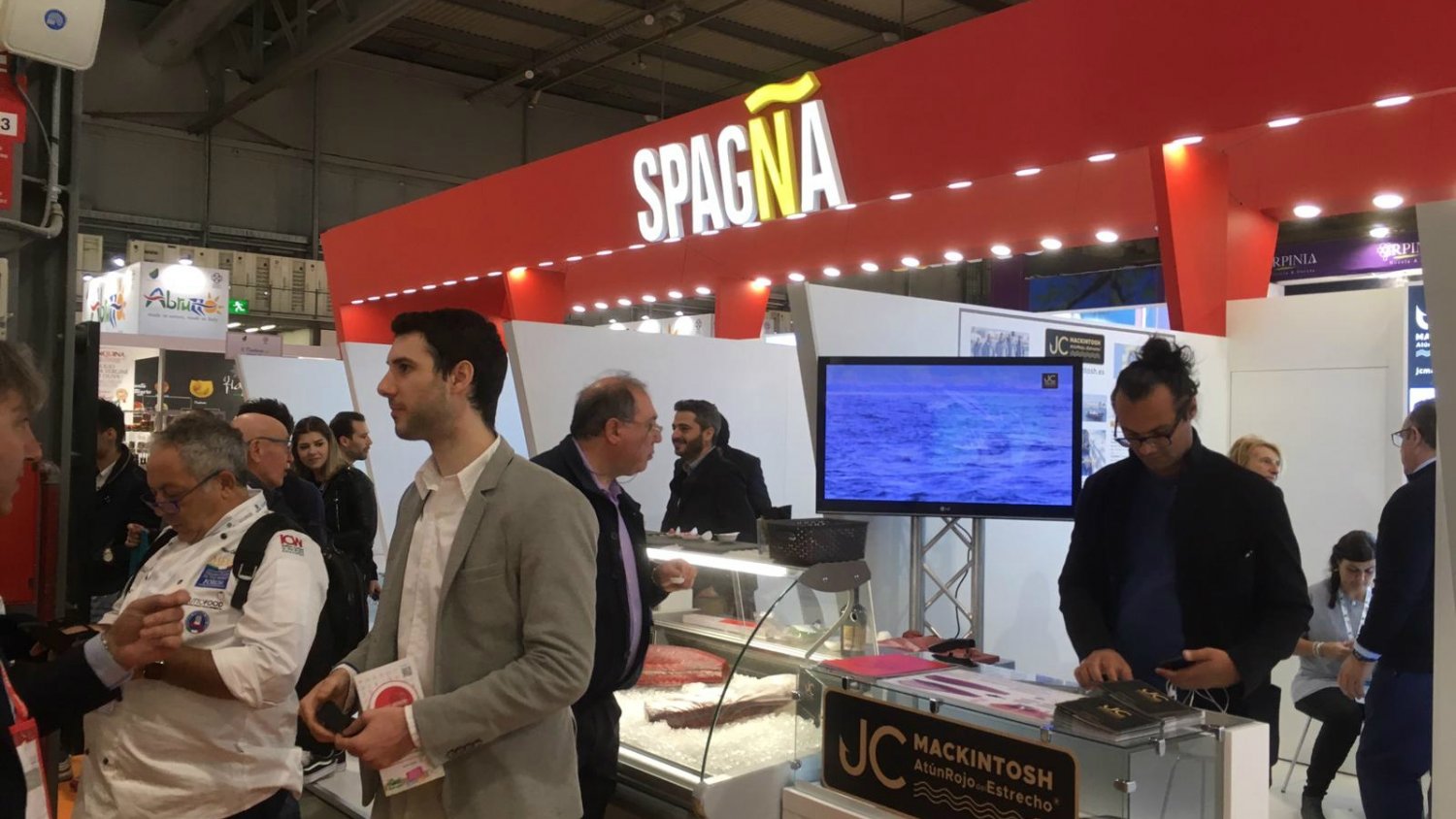 Empresas agroalimentarias andaluzas promocionan su oferta en la feria Tutto Food de Milán con el apoyo de Extenda