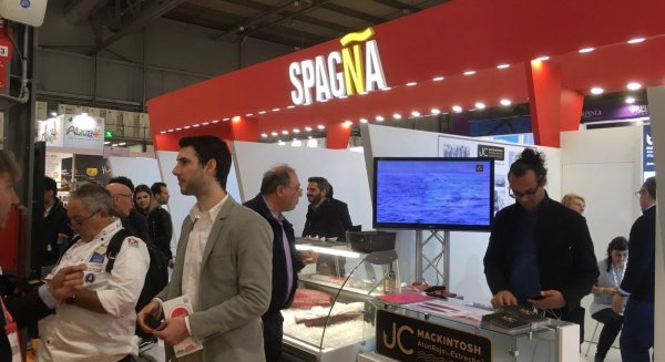 Empresas agroalimentarias andaluzas promocionan su oferta en la feria Tutto Food de Milán con el apoyo de Extenda