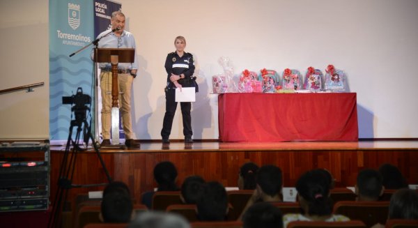 La Policía Local imparte en Torremolinos un curso a escolares contra el bullying y el ciberbullying