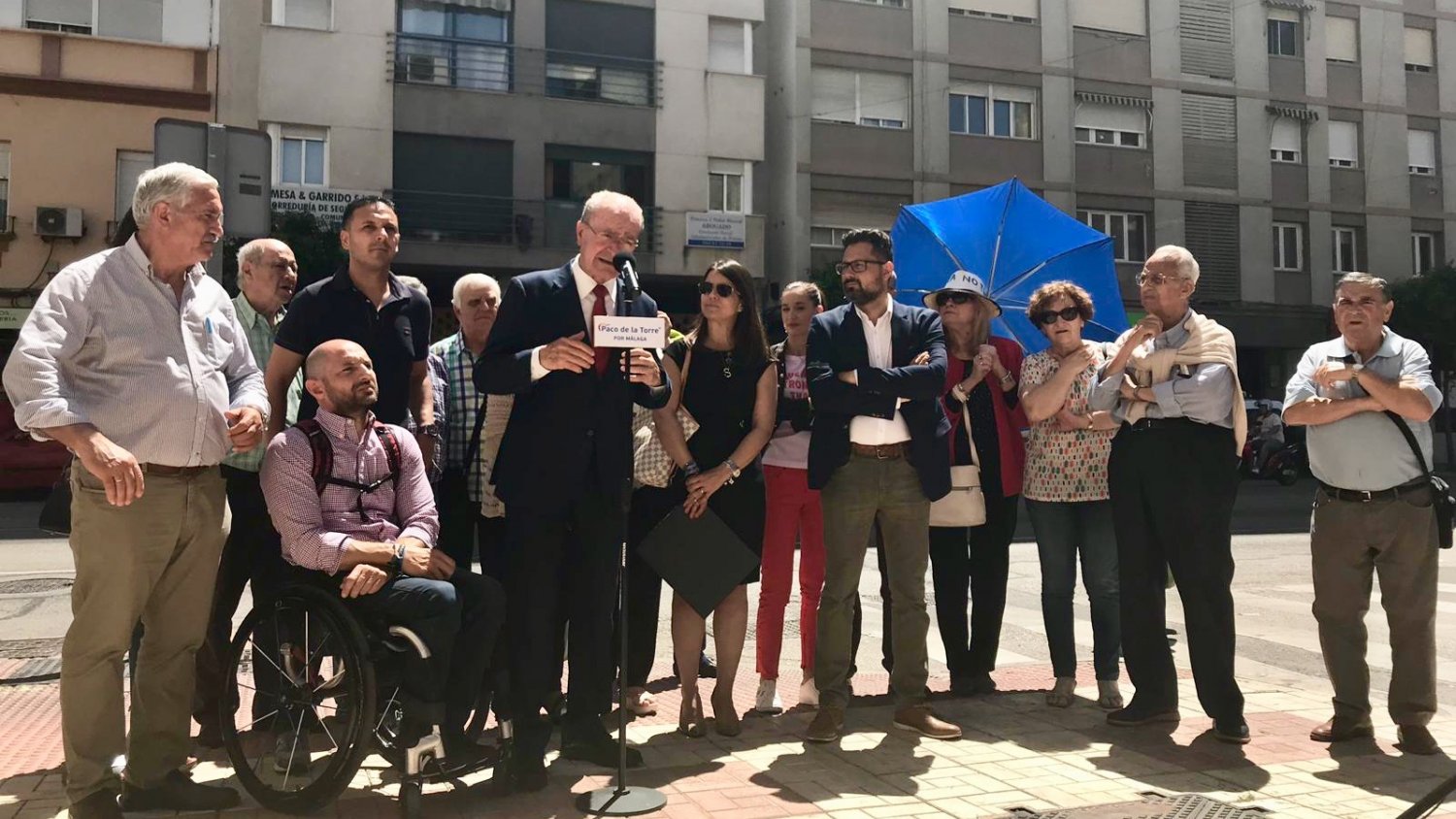 De la Torre propone implantar nuevas líneas de autobus y ampliar el sistema público de préstamo de bicicletas