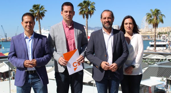Ciudadanos propone un Museo Marítimo, atraques para grandes yates en el Muelle 1 y un hotel de lujo en el dique de Levante