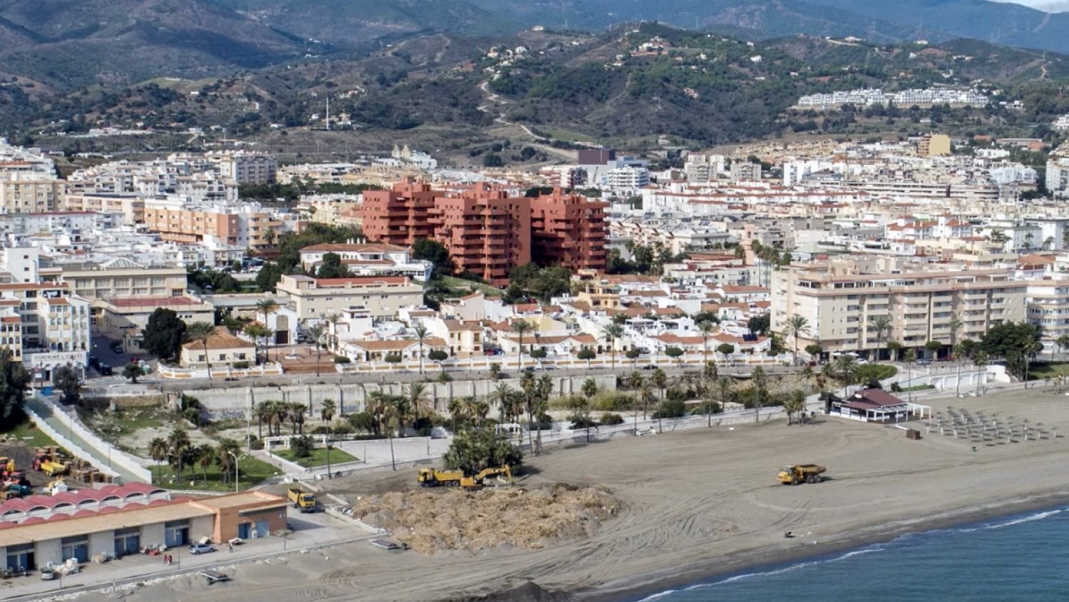 El Ayuntamiento de Estepona obtiene los terrenos para un equipamiento público cultural y de ocio en primera línea de playa