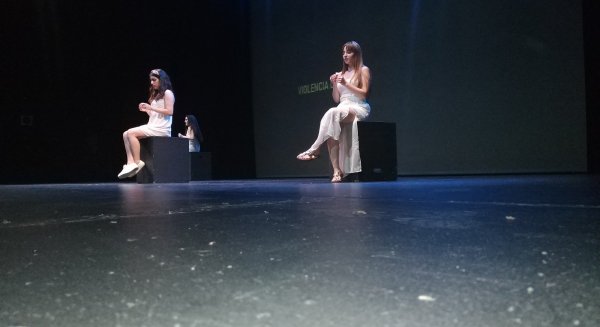 La XII Muestra de Teatro Los Buenos Tratos estrena 'Me quiere, no me hiere'