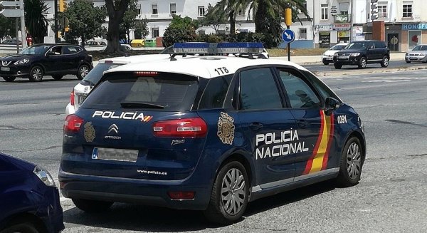 La Policía Nacional detiene a un hombre por robar en un gimnasio tras forzar la entrada con un bolardo