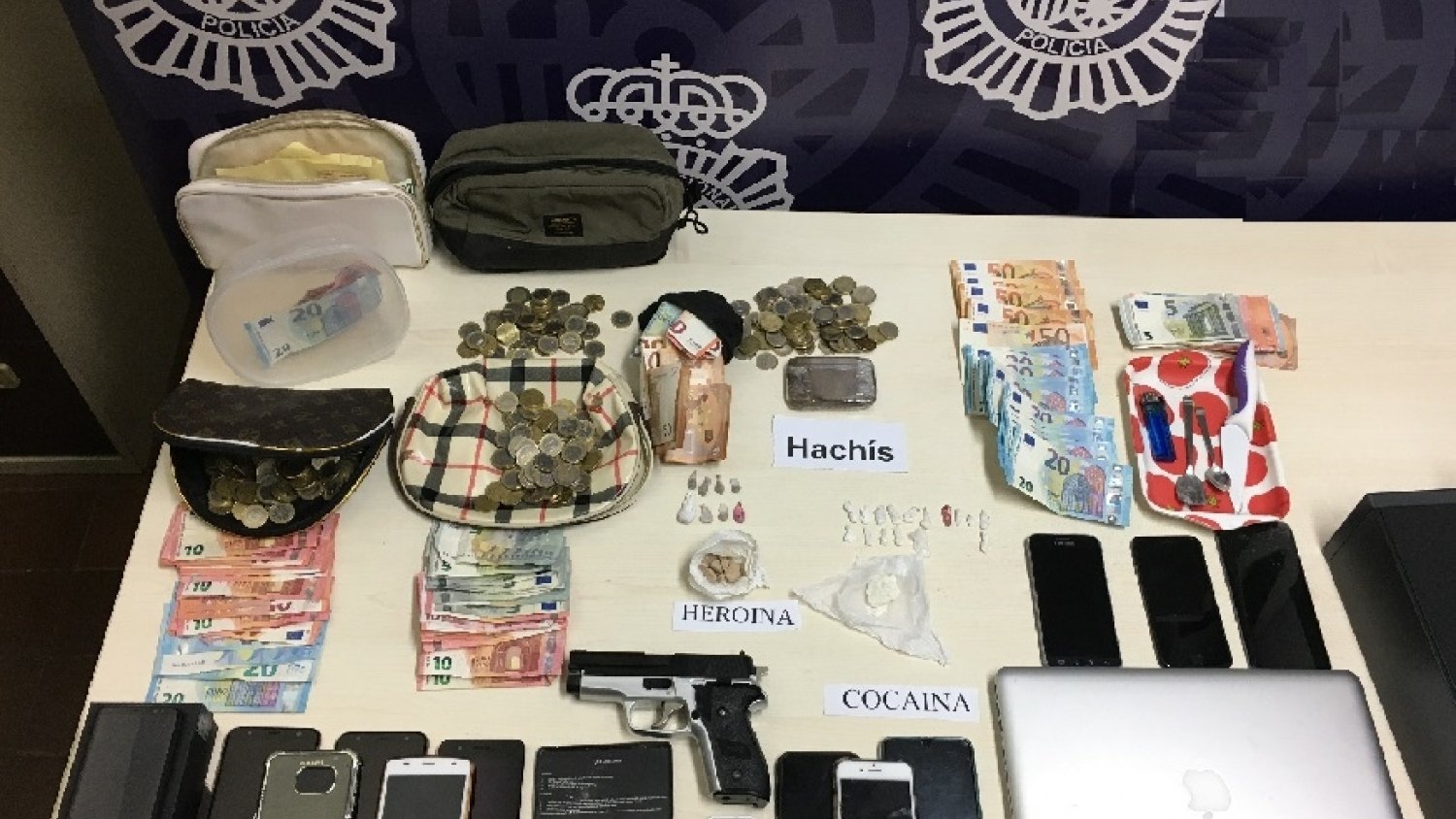 La Policía Nacional detiene a cinco miembros de un clan familiar dedicado al menudeo de droga y desarticula dos puntos de venta