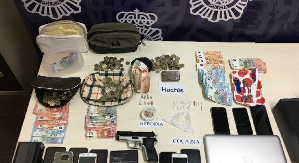 La Policía Nacional detiene a cinco miembros de un clan familiar dedicado al menudeo de droga y desarticula dos puntos de venta