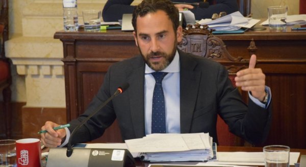 El Pleno censura al alcalde por los conflictos municipales y evidencia el fin de ciclo del PP en el Ayuntamiento de Málaga