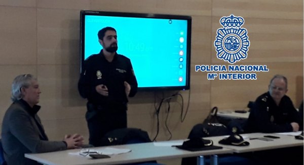 La Policia Nacional inicia un procedimiento para que los sanitarios agredidos puedan denunciar desde el propio lugar del ataque