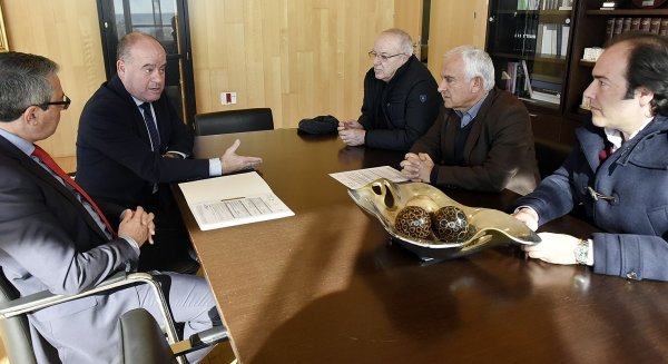 El Ayuntamiento de Antequera se compromete a inyectar 600.000 euros más al proyecto de la residencia de ADIPA