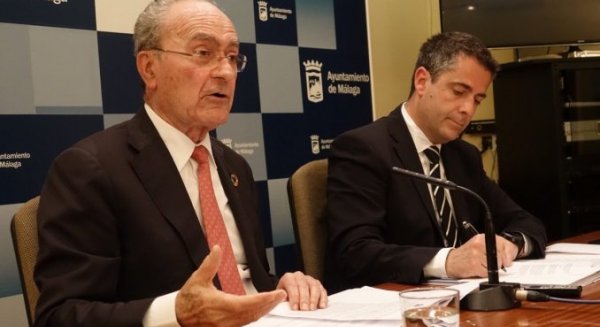 De la Torre confiesa “no estar preocupado” por los resultados electorales, frente a la oposición que ya prevé la derrota municipal de los populares