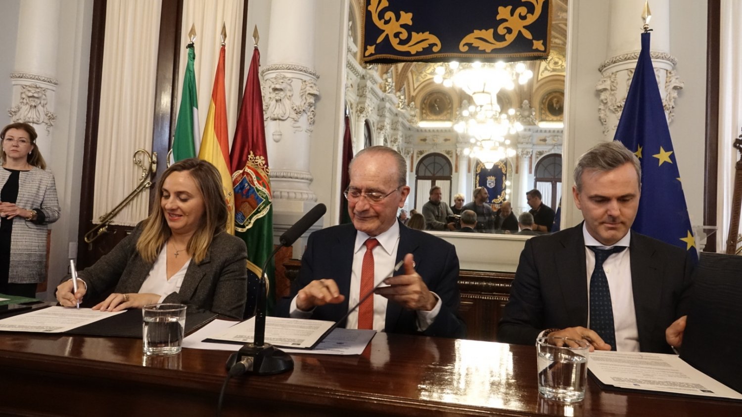 El Ayuntamiento y la Junta firman el 'Convenio de Tecnocasas'