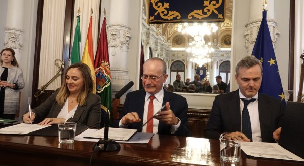 El Ayuntamiento y la Junta firman el 'Convenio de Tecnocasas'