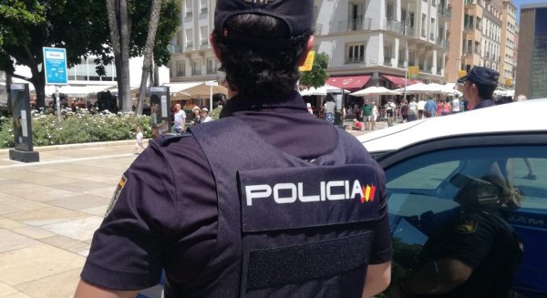 La Policia Nacional detiene a un hombre por allanar la vivienda de un mujer víctima de violencia de género