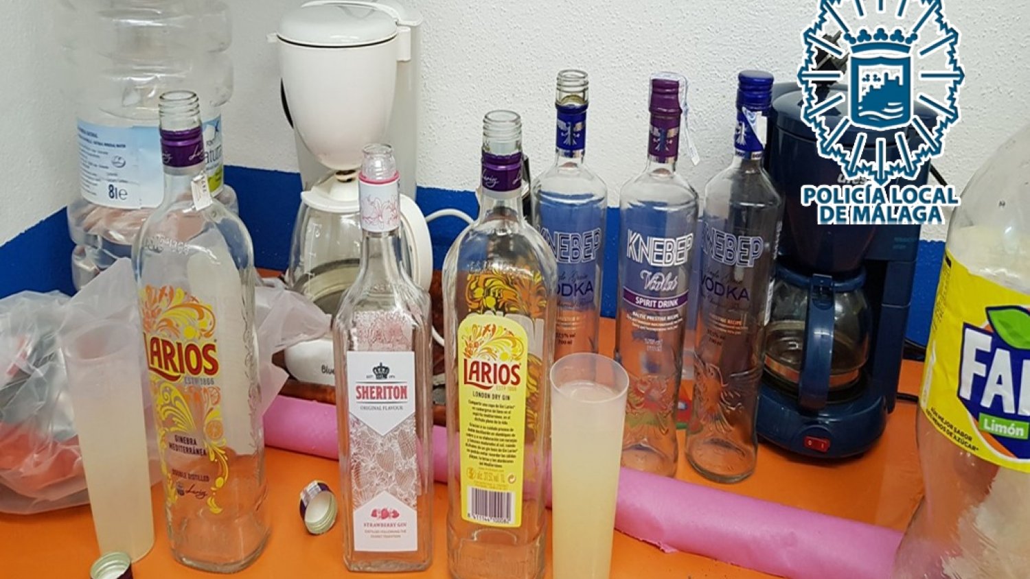 La Policía Local descubre cuatro establecimientos que permitían el consumo de alcohol y cachimbas a menores de edad