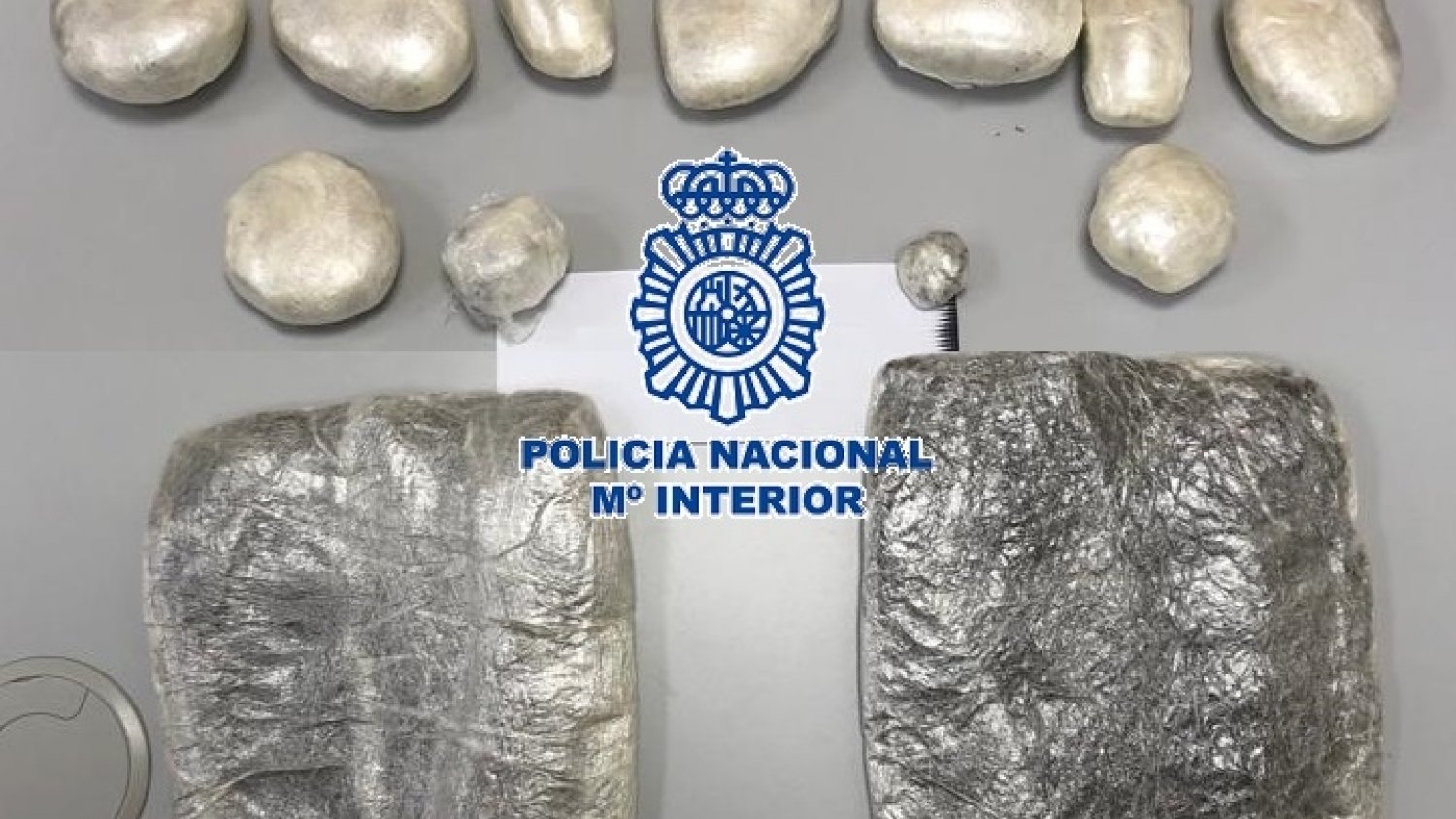 La Policía Nacional detiene a dos pasajeros en la estación de autobuses de Málaga con 2.540 gramos de hachís en el interior de una maleta