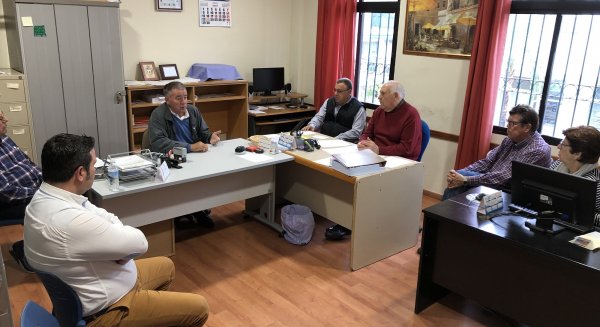 Nozal reitera su compromiso con la Asociación de Mayores de hacer una residencia pública en Las Lagunas