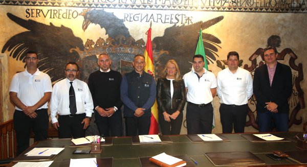La alcaldesa de Marbella se reune con Taxisol para trasladarle su apoyo 
