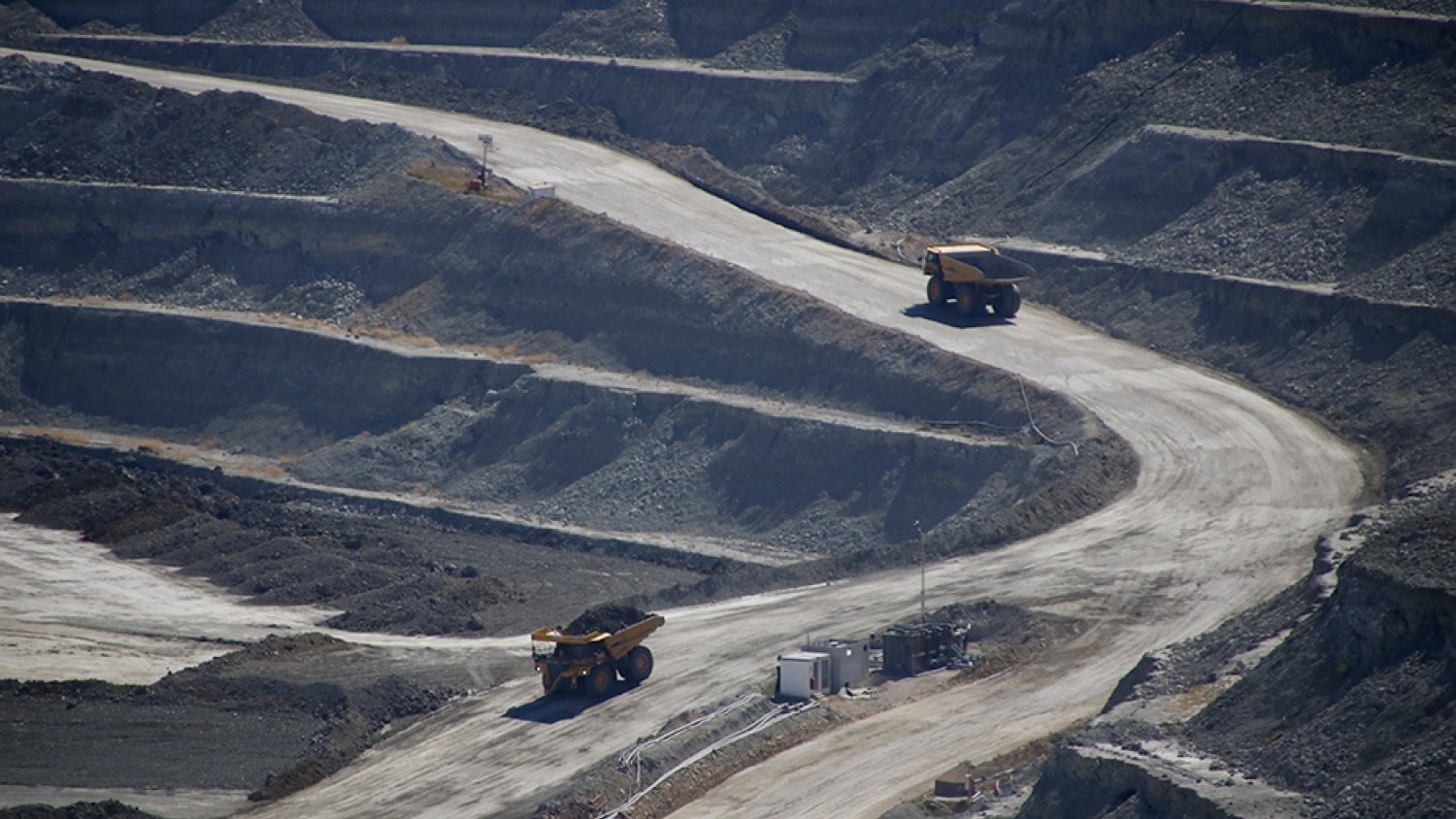 La Junta apuesta por fomentar las renovables y más simplificación administrativa para la minería