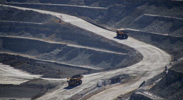 La Junta apuesta por fomentar las renovables y más simplificación administrativa para la minería