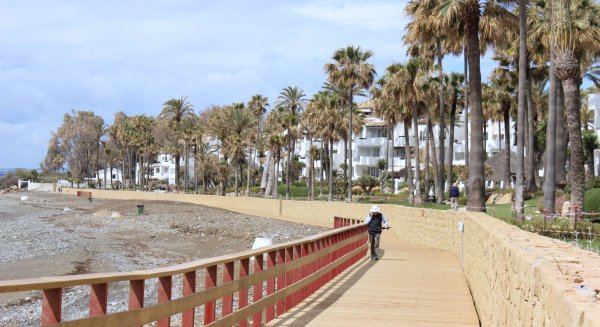 El Ayuntamiento concluye un nuevo tramo de corredor litoral que conecta dos kilómetros más en la zona oriental