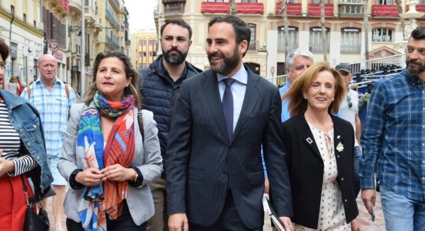 Dani Pérez exige un cambio en las vallas de los accesos a Calle Larios