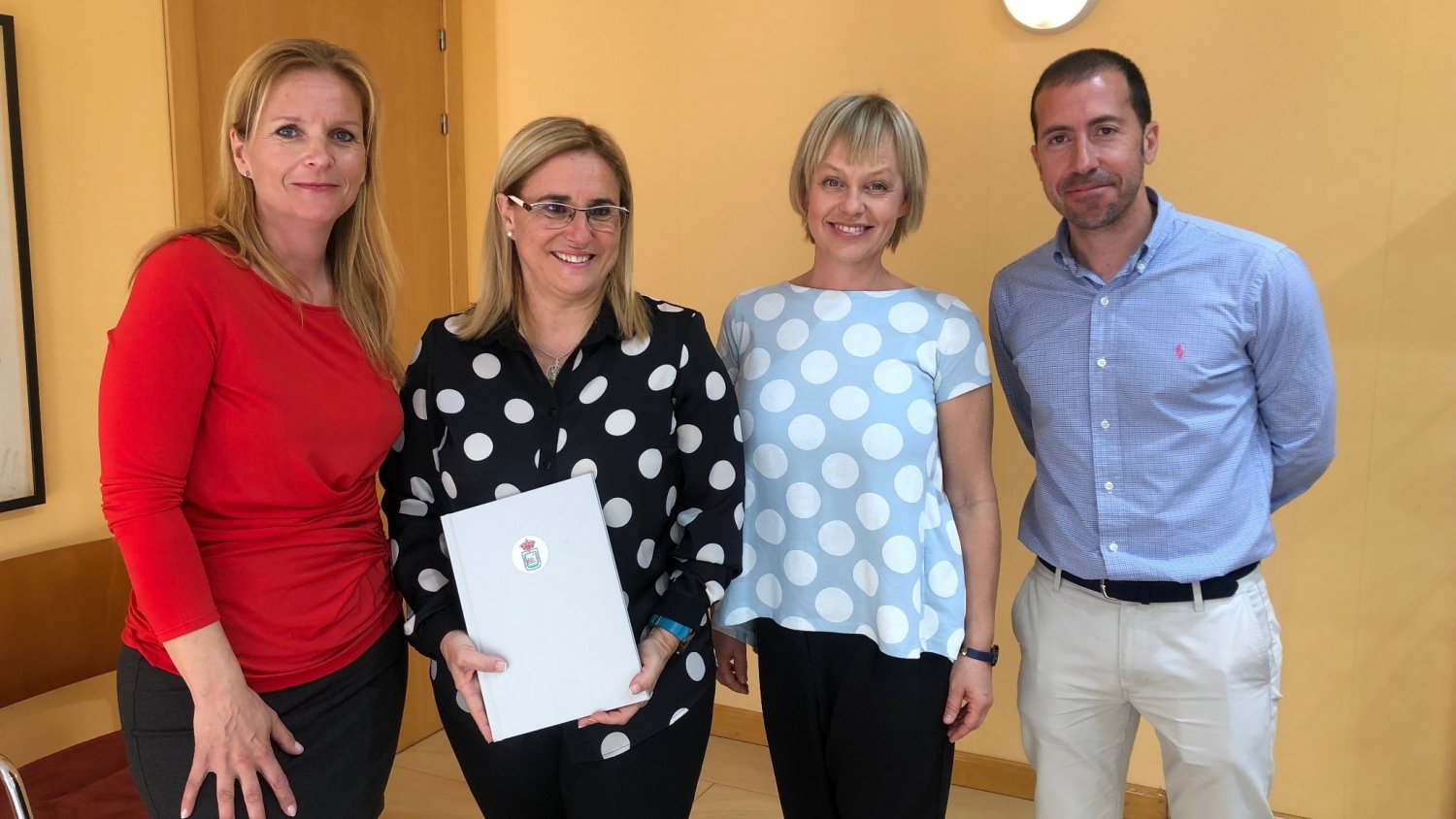 Fuengirola firma un convenio con Smart Work Plaza para fomentar la formación y la interacción de los empresarios locales
